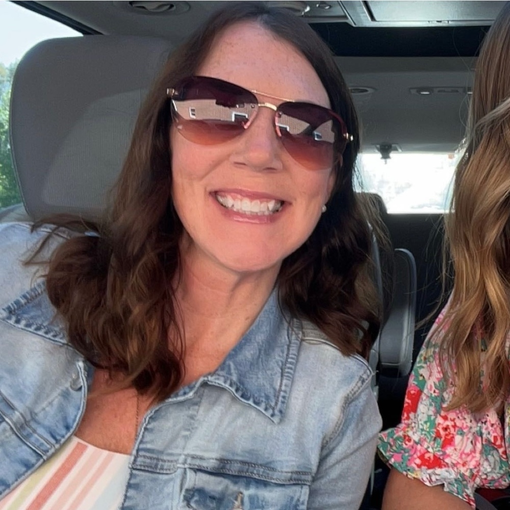 Meet your Posher, Leslie